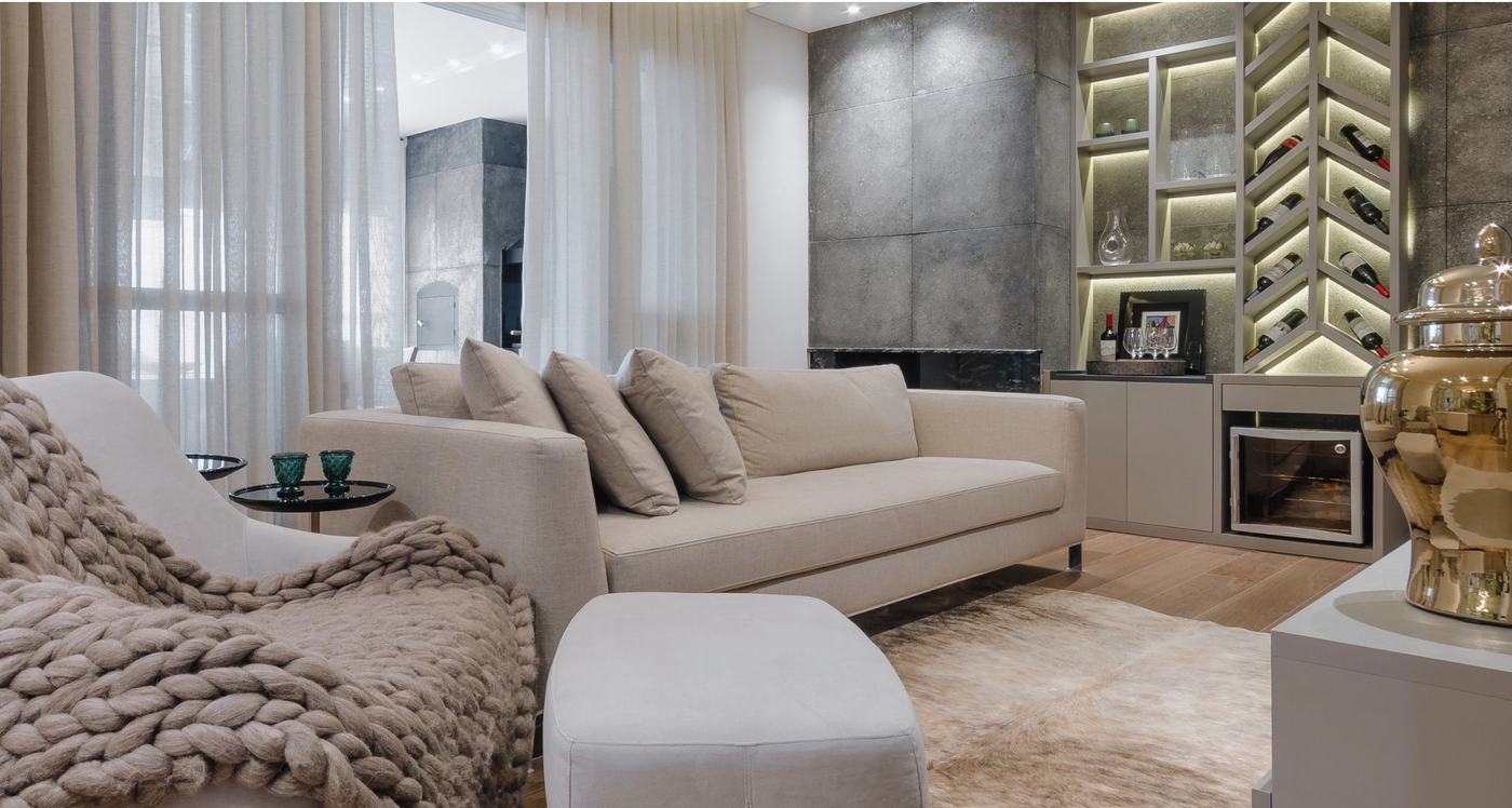 Quaruba Atelier flooring in a warm, layered living room